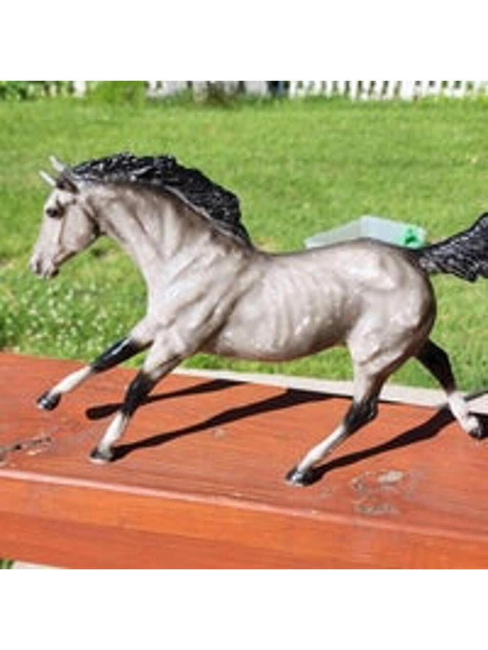 Breyer Reeves Molding Co. Horse